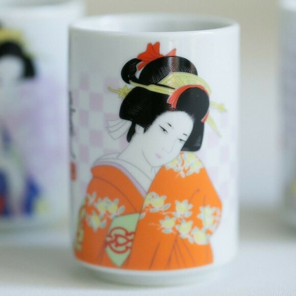 Set of Five Geisha Print Small Sake or Tea Cups - Picture 3 of 12